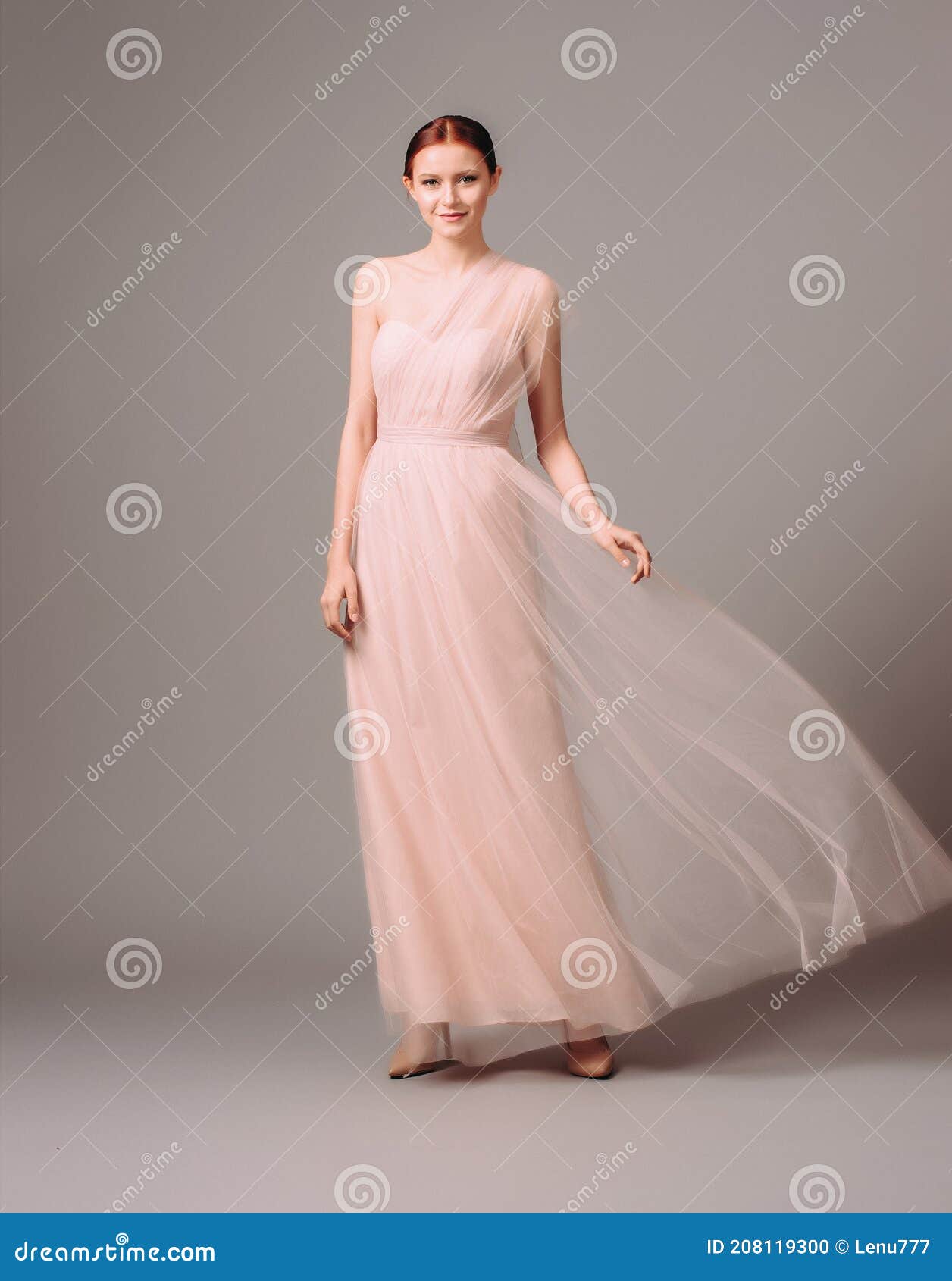 Vestidos De Dama De Honor. Elegante Vestido De Moscato. Hermoso De Noche De Gasa Rosa. Retrato De De La Joven Muje Foto de archivo - Imagen de pelo: 208119300