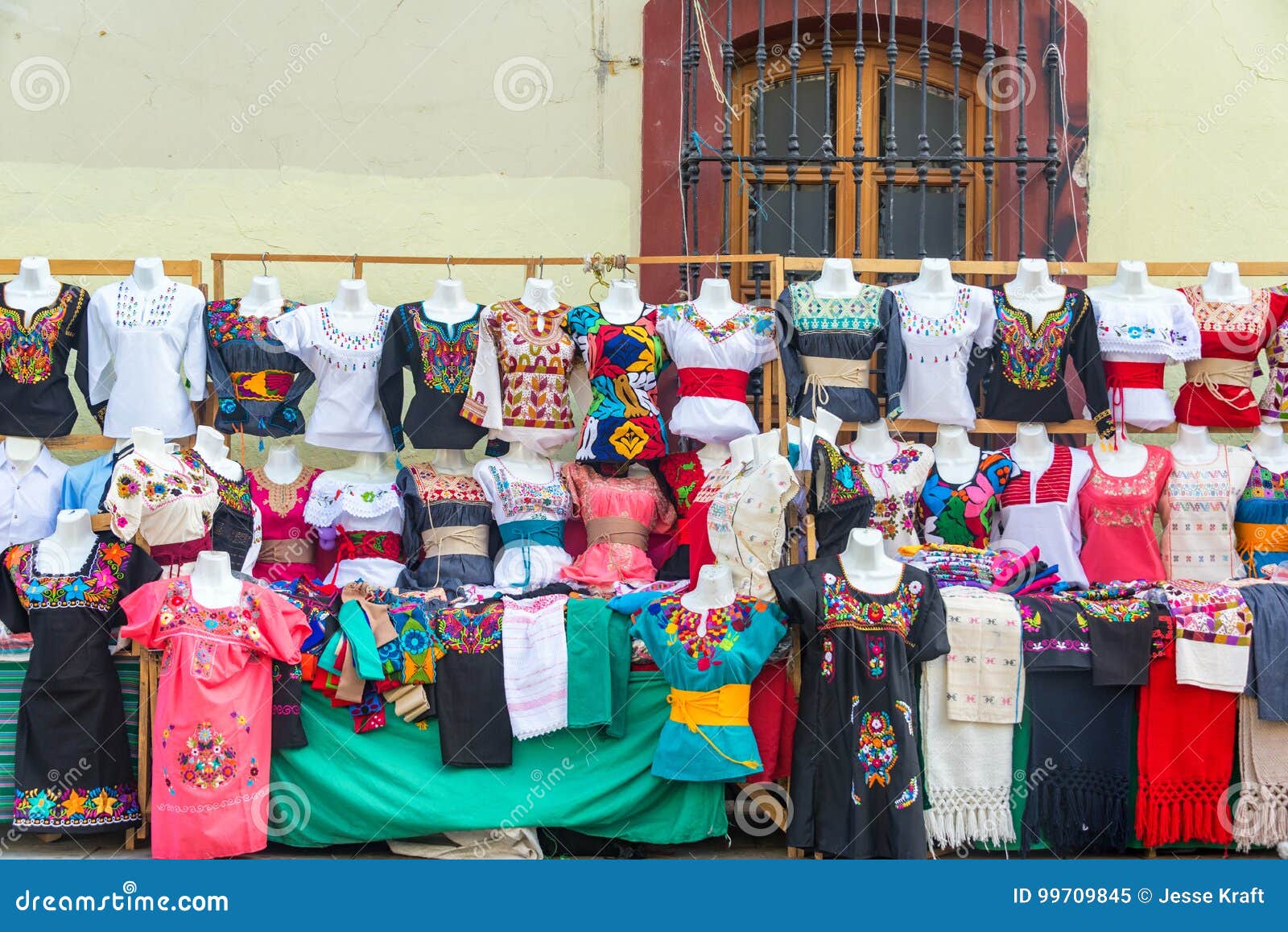 Vestidos Para La Venta En Oaxaca Imagen editorial - Imagen de azul,  cultura: 99709845