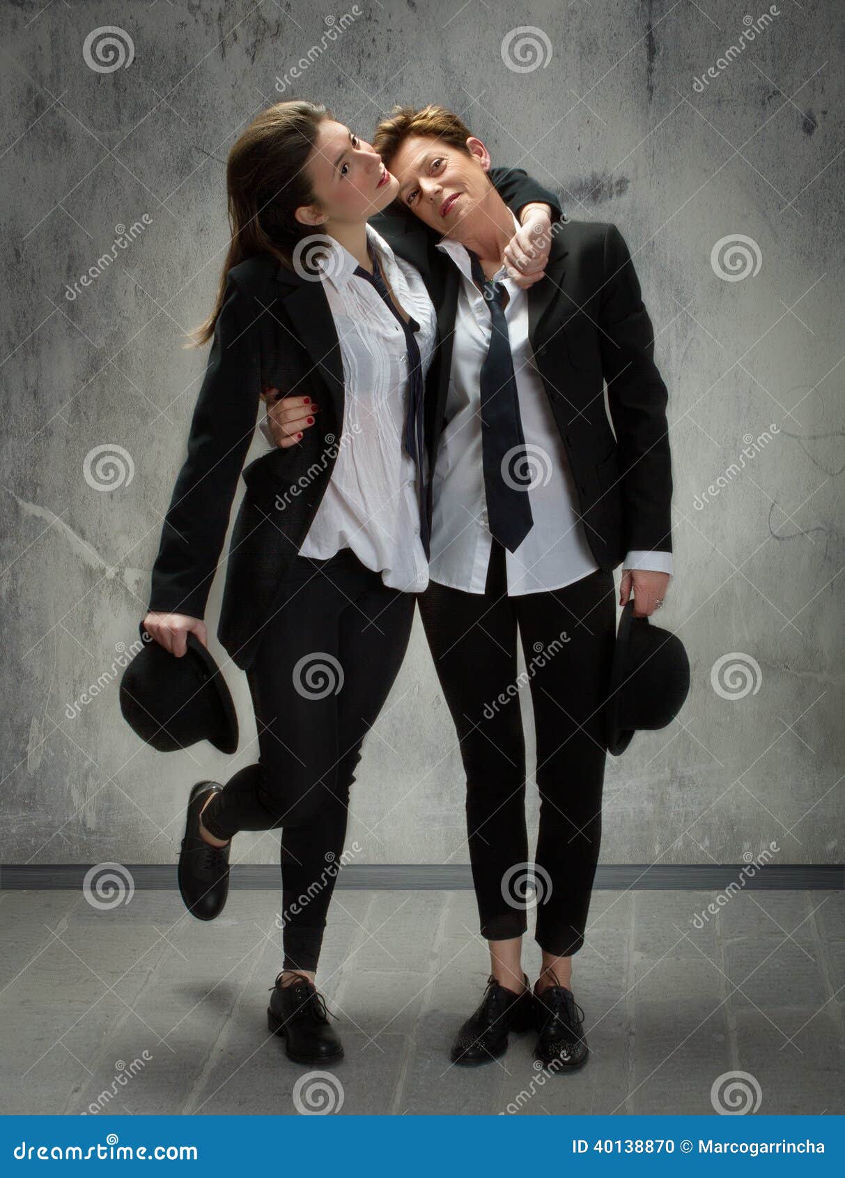 Vestito Da Inglese Per La Mamma E La Figlia Fotografia Stock Immagine Di Sporgenza Vestito