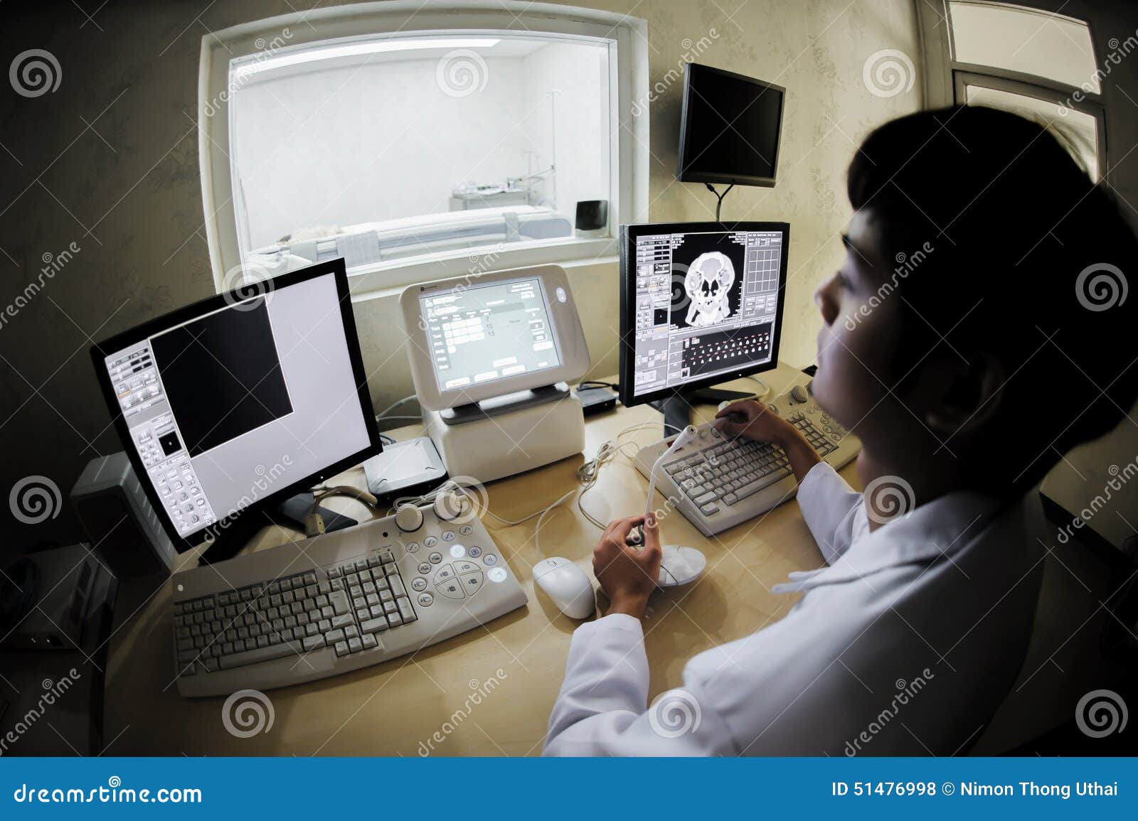 veterinarian doctor with mri computer control