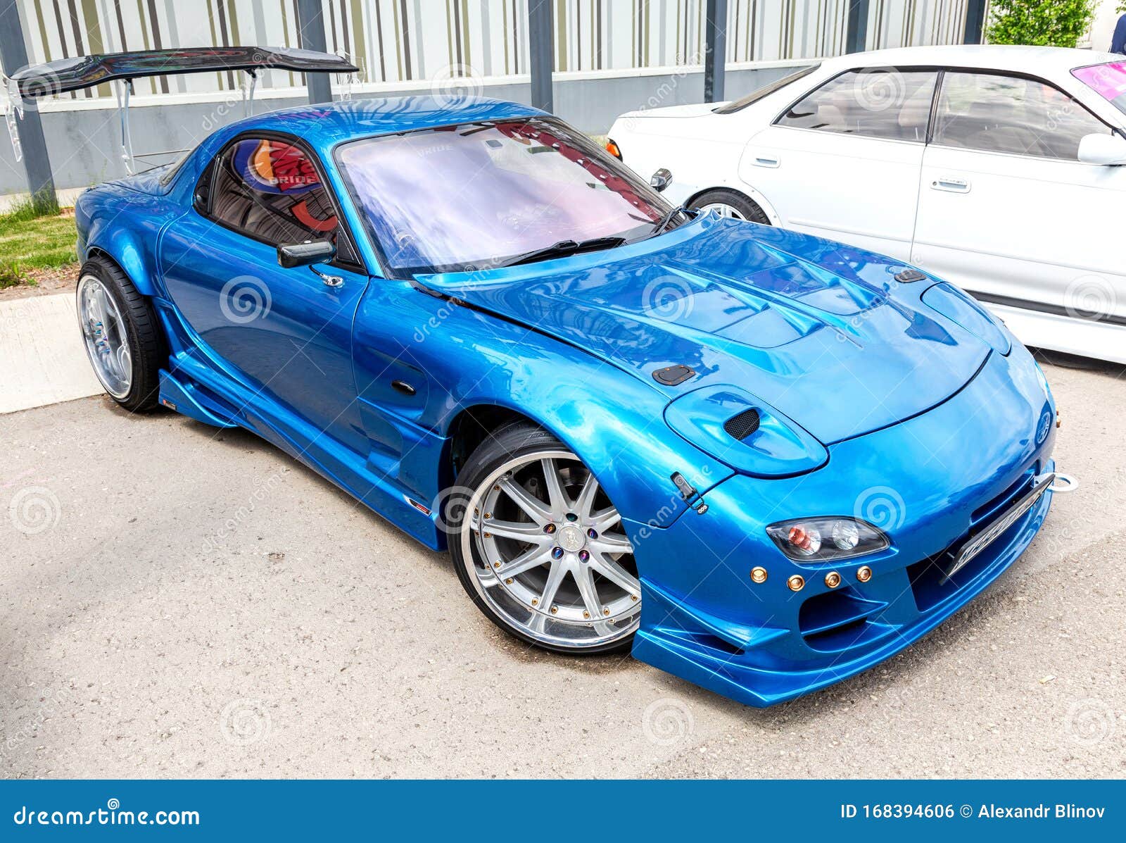 Veículo Mazda RX7 Estacionado Na Rua Da Cidade Foto