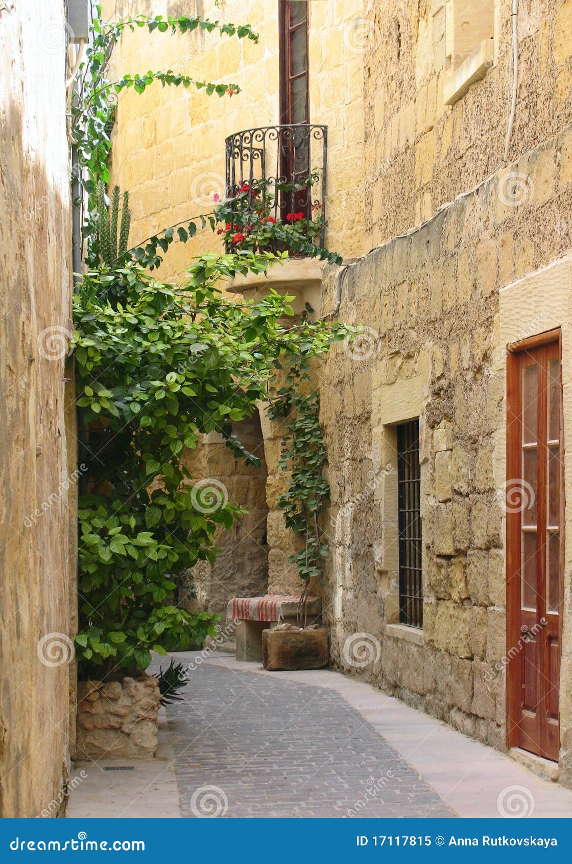 Via maltese stretta immagine stock. Immagine di famoso 17117815