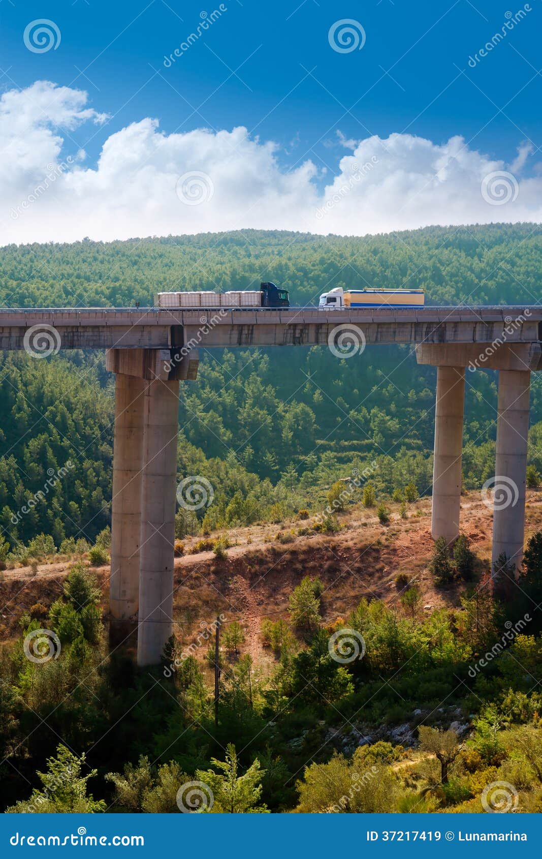 viaducto de bunol in autovia a-3 road valencia