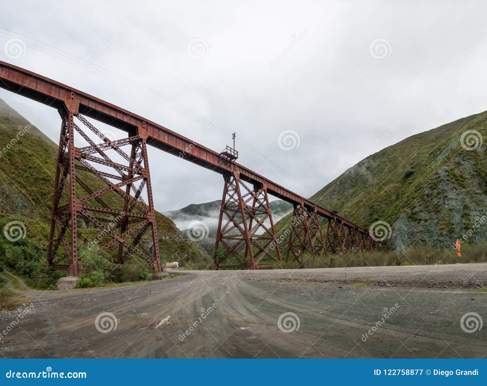 viaducto del toro del toro viaduct tren de las nubes railway - quebrada del toro, salta, argentina