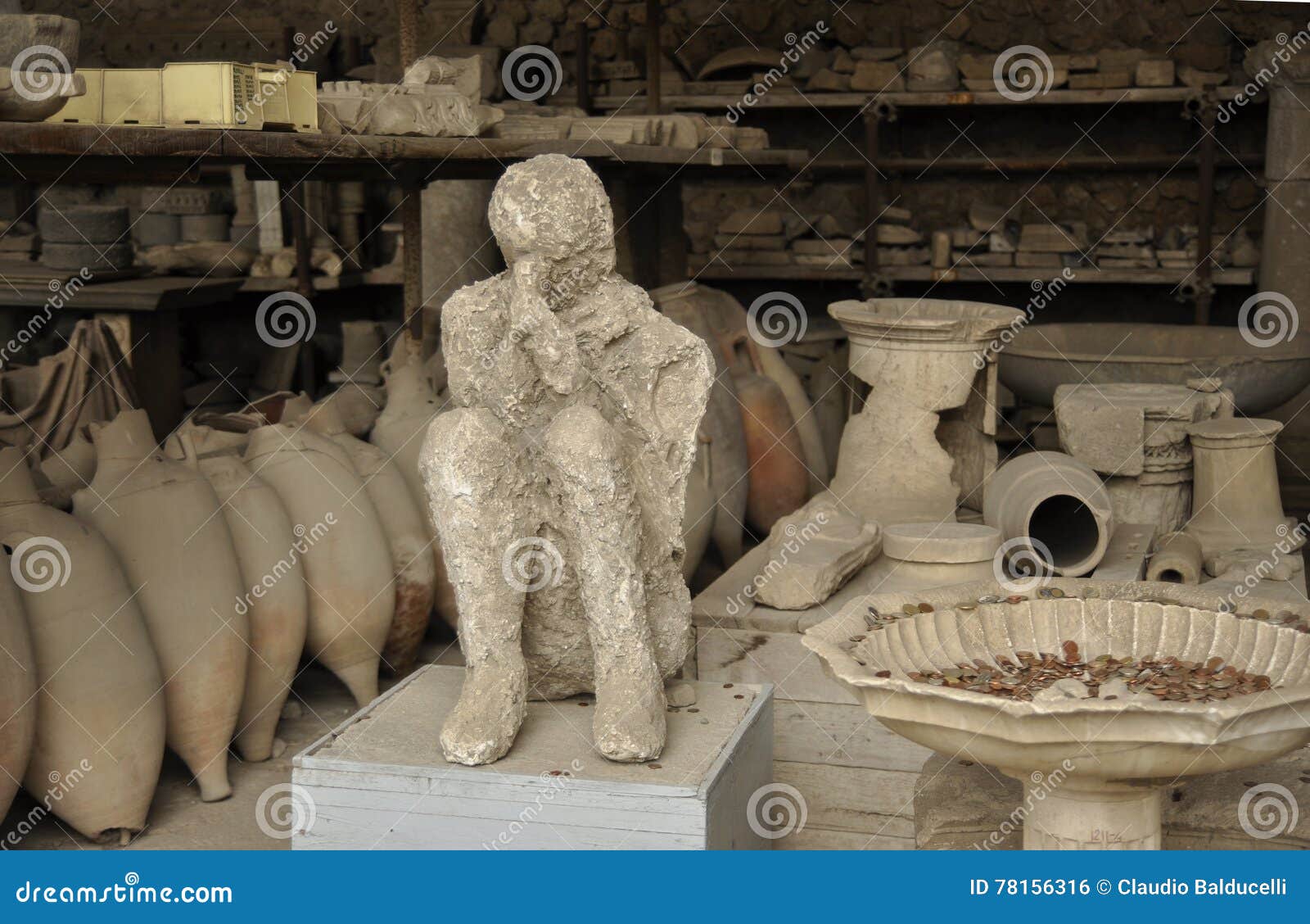 pompeii volcano statues