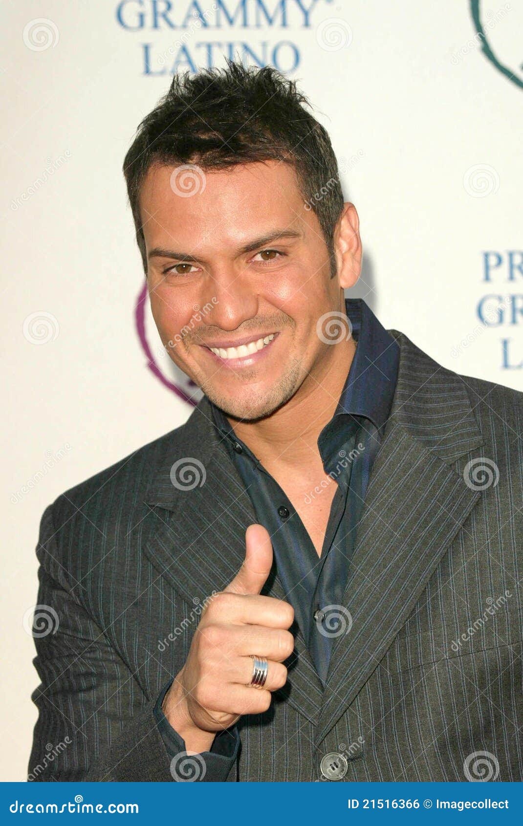 Victor Manuelle Victor Manuelle editorial photo. Image of year, latin - 21516366