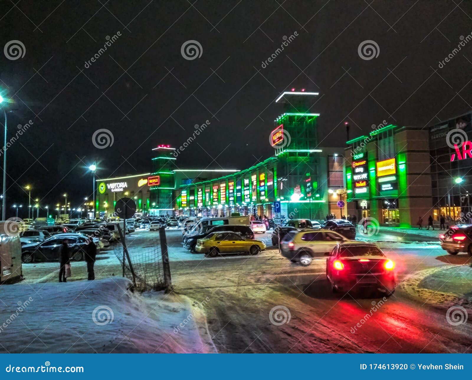 victoria gardens at night