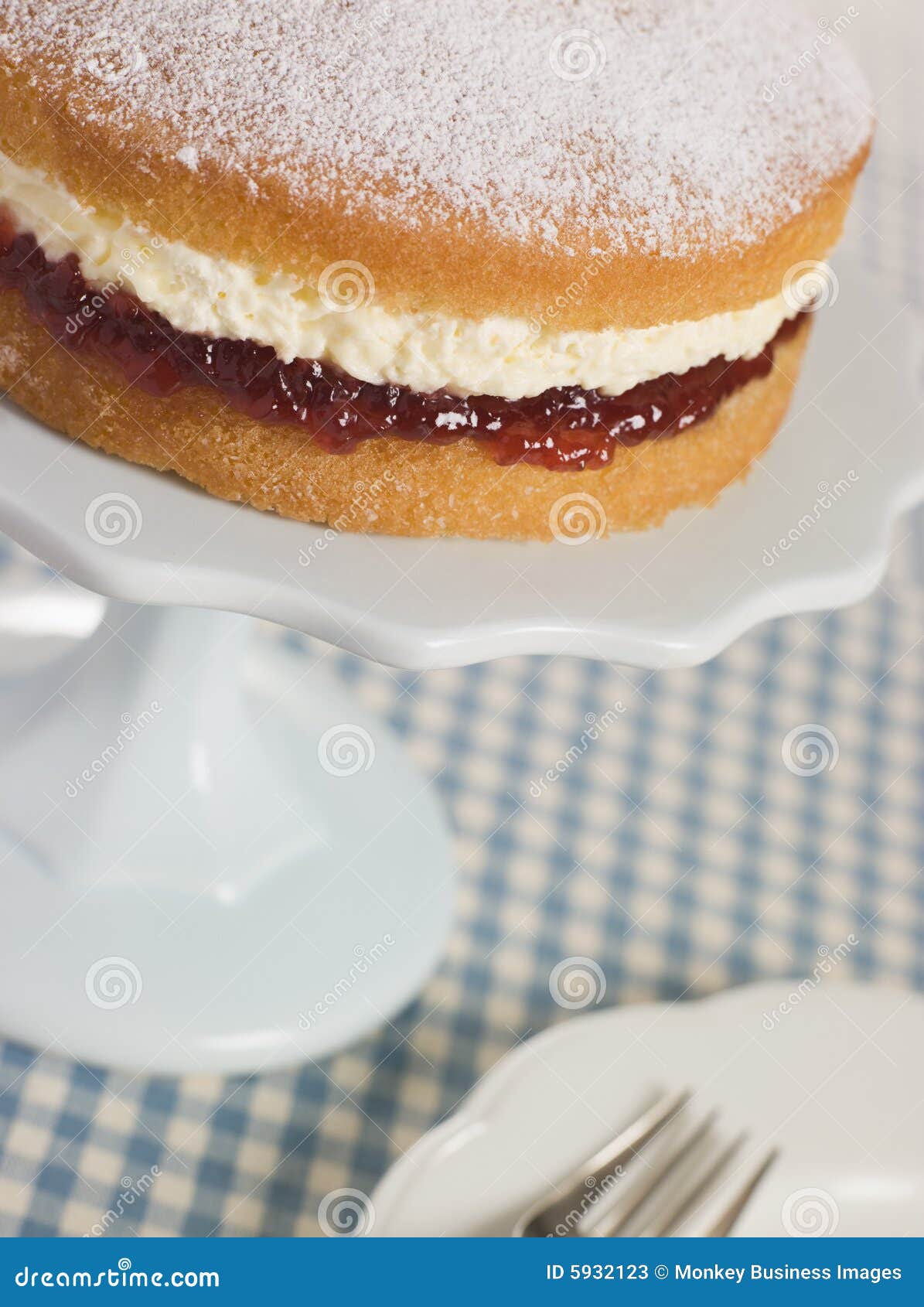 victoria sponge on a cake stand