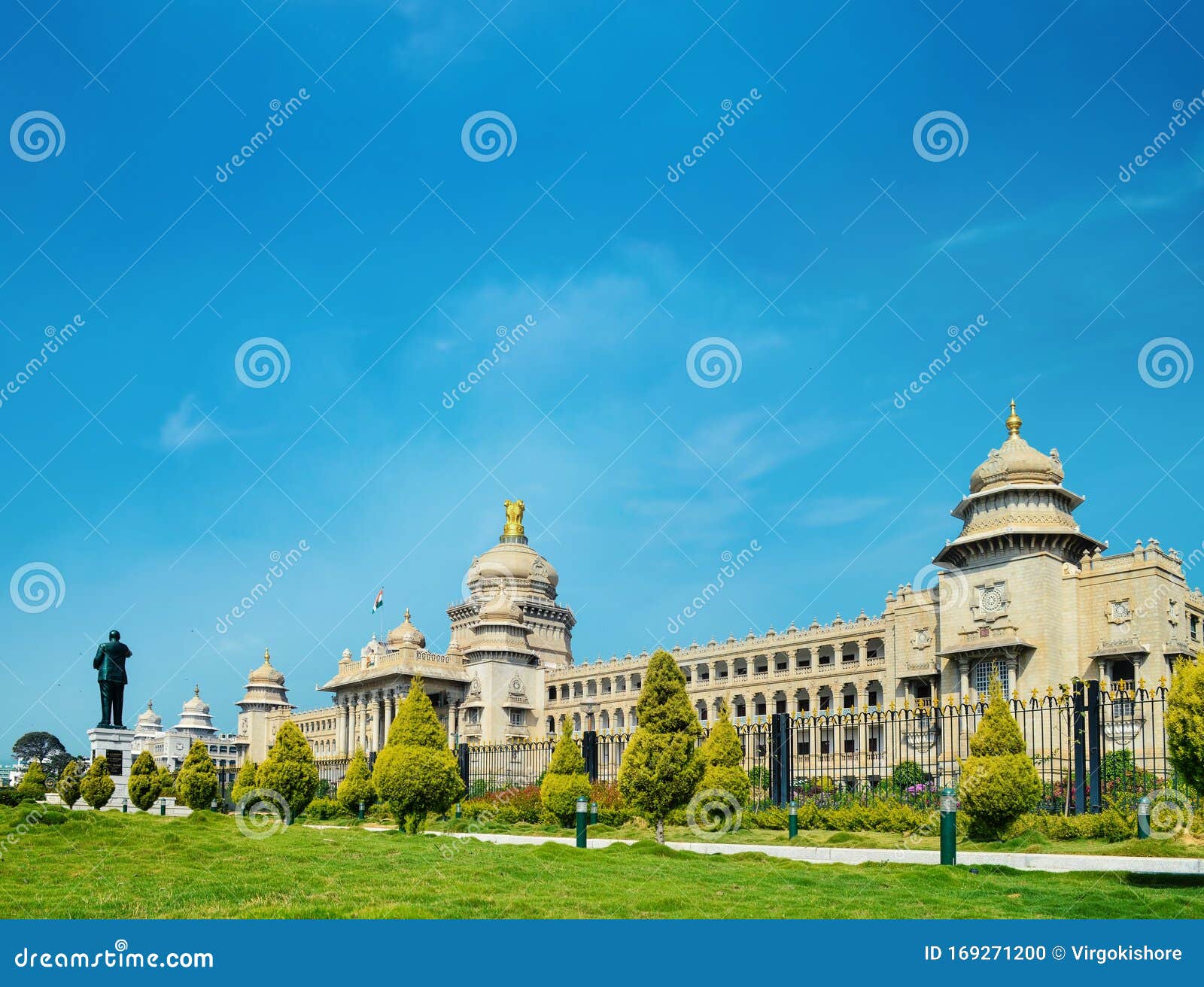 the vidhana soudha located in bangalore, is the seat of the state legislature of karnataka