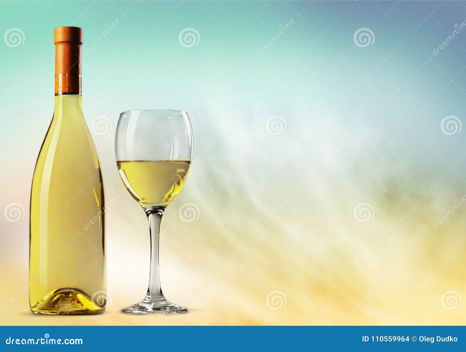 Сорт белого вина 7. Вино белое охлажденное. Белые вина. Светлая бутылка вина белое. Рислинг вино бутылка.