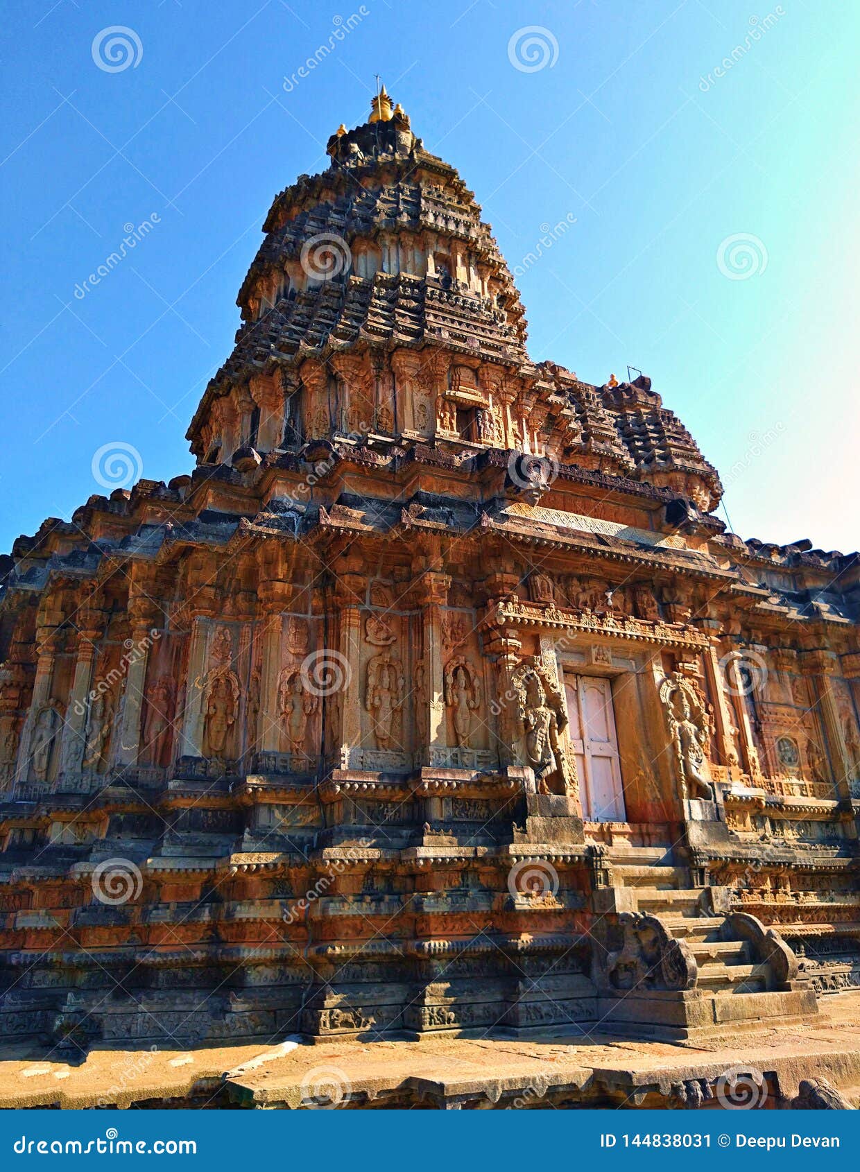 Vidyashankara-tempel van Sringeri. "Chikmagalur, Karnataka-02 07 2019: Foto van de tempel van Vidyashankara, gelegen in de heilige stad Sringeri, in het district Chikmagalur van Karnataka."