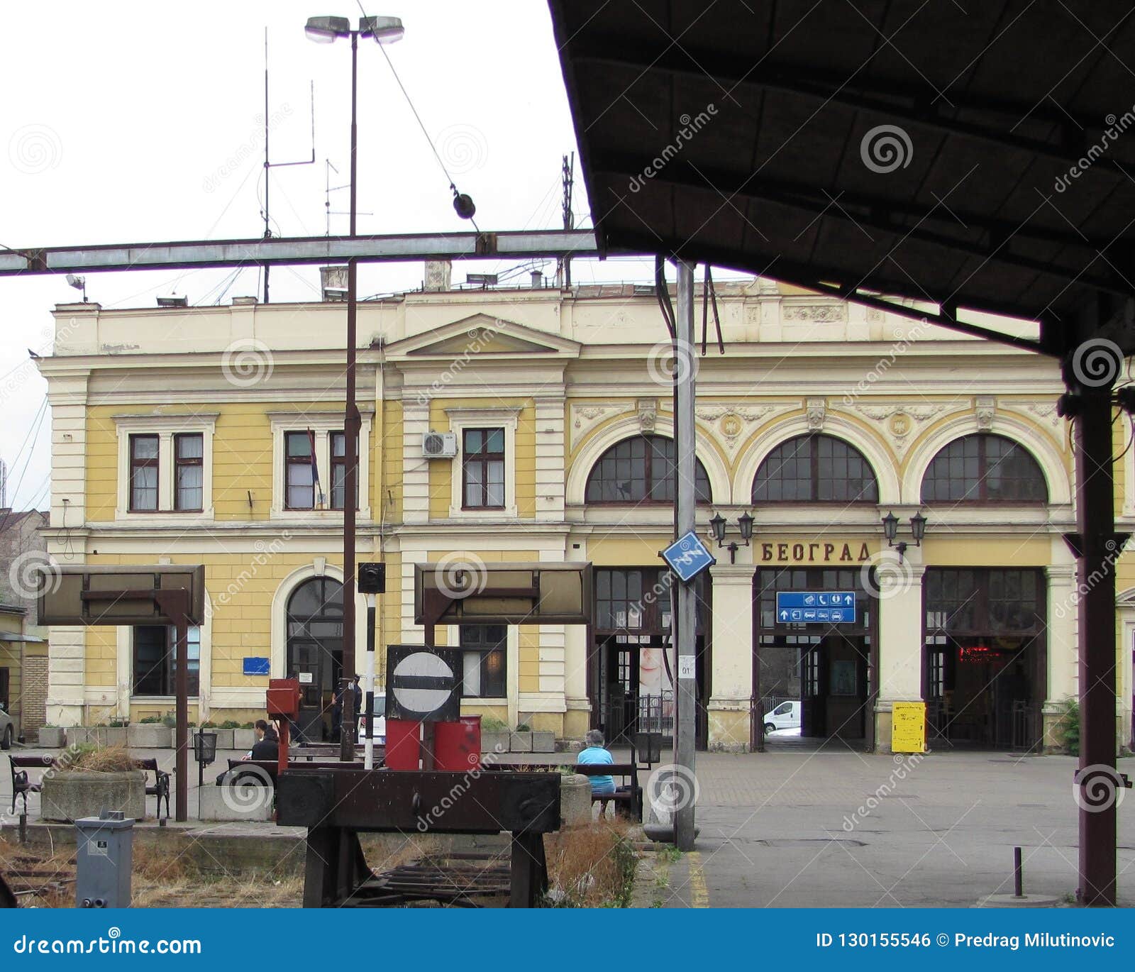 Vieille gare ferroviaire à Belgrade. La gare ferroviaire principale de Belgrade était une station de train à Belgrade, la capitale de la Serbie Il a été construit entre 1882 et 1885 après les conceptions du ‡ de Dragutin MilutinoviÄ d'architecte, et il a le statut d'un monument ultural de  de Ñ de grande importance Jusqu'à s'ouvrir de la nouvelle station Prokop de centre de Belgrade en 2016, c'était la station principale de la ville, et la station de train la plus occupée dans le pays Afin de libérer l'espace pour le projet de bord de mer de Belgrade, la station a été fermée le 1er juillet 2018, et repurposed pour devenir un musée