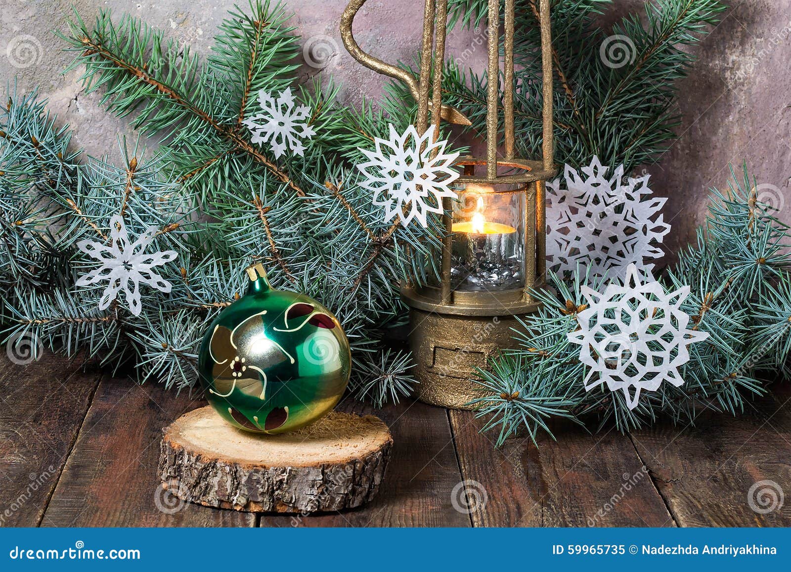 Vieille Lampe Avec La Bougie La Boule De Noël Et Larbre De