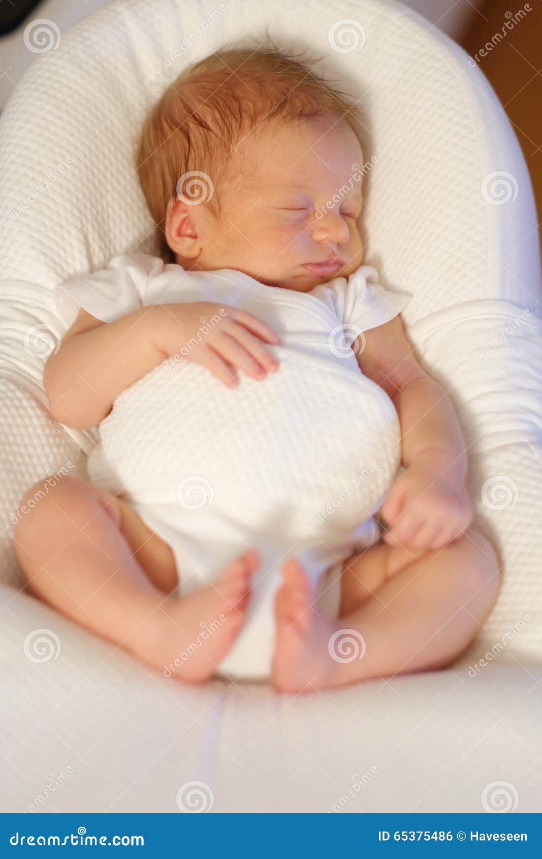 Viejo Bebe Recien Nacido De Dos Semanas Foto De Archivo Imagen De Familia Cuidado Viejo Bebe Recien Nacido De Dos Semanas Foto De Archivo Imagen De Familia Cuidado