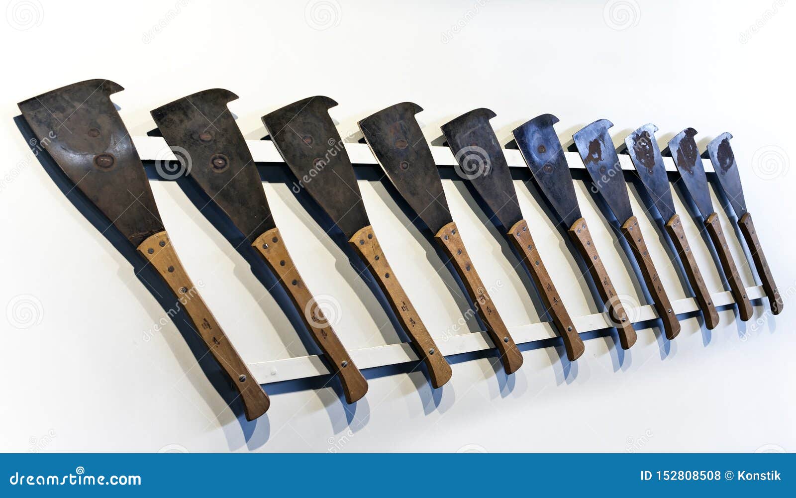 Aparecer Cabeza Monica Viejo Machete Para Cortar Una Caña De Azúcar Foto de archivo - Imagen de pared, oxidado: 152808508 Aparecer Cabeza Monica Viejo Machete Para Cortar Una Caña De Azúcar Foto de archivo - Imagen de pared, oxidado: 152808508