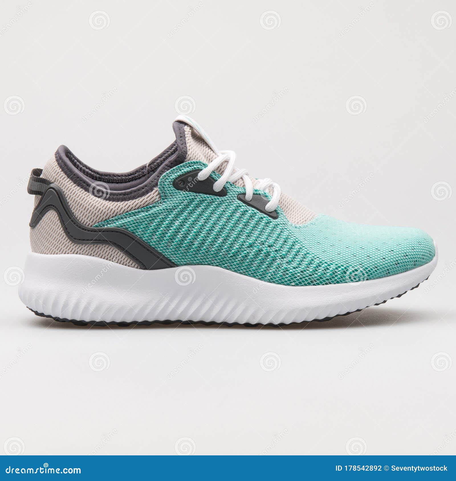 Reorganizar Resplandor algas marinas Adidas Alphabounce Stock Photos - Free & Royalty-Free Stock Photos from  Dreamstime