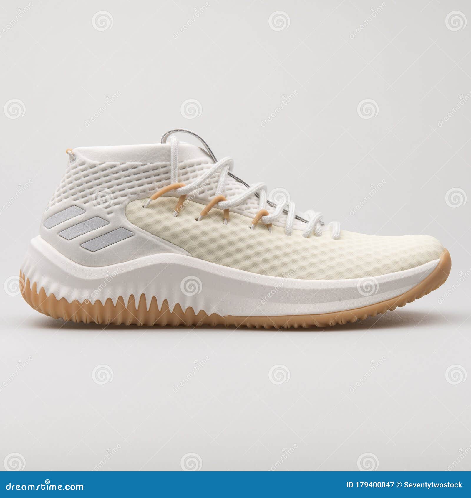 Sabio Noroeste Travieso Adidas Dame 4 White Sneaker Editorial Photography - Image of sneaker, life:  179400047