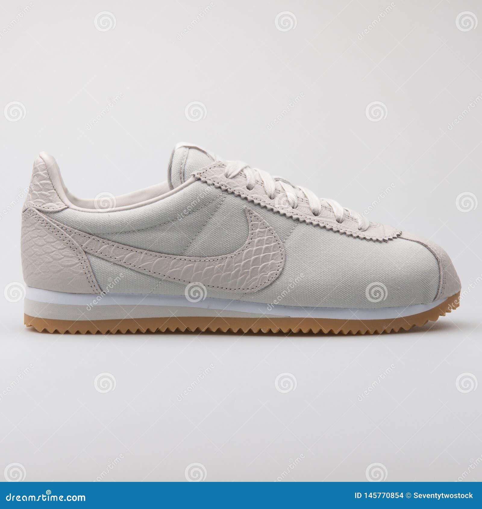 Nike Classic Cortez SE Beige Sneaker Editorial Stock Image - Image of color, pair: 145770854