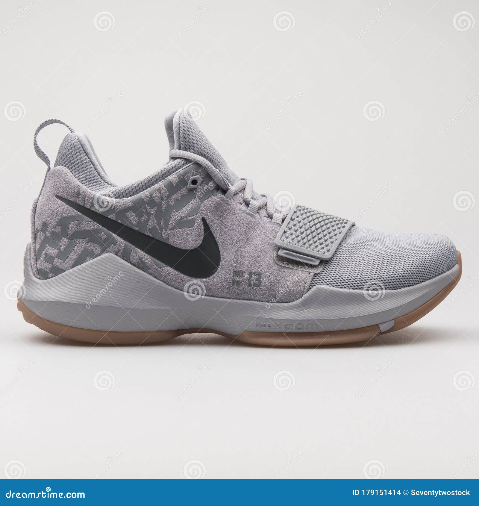 winkel Atletisch Klimatologische bergen Nike PG 1 Wolf Grey Sneaker Editorial Stock Image - Image of background,  fitness: 179151414