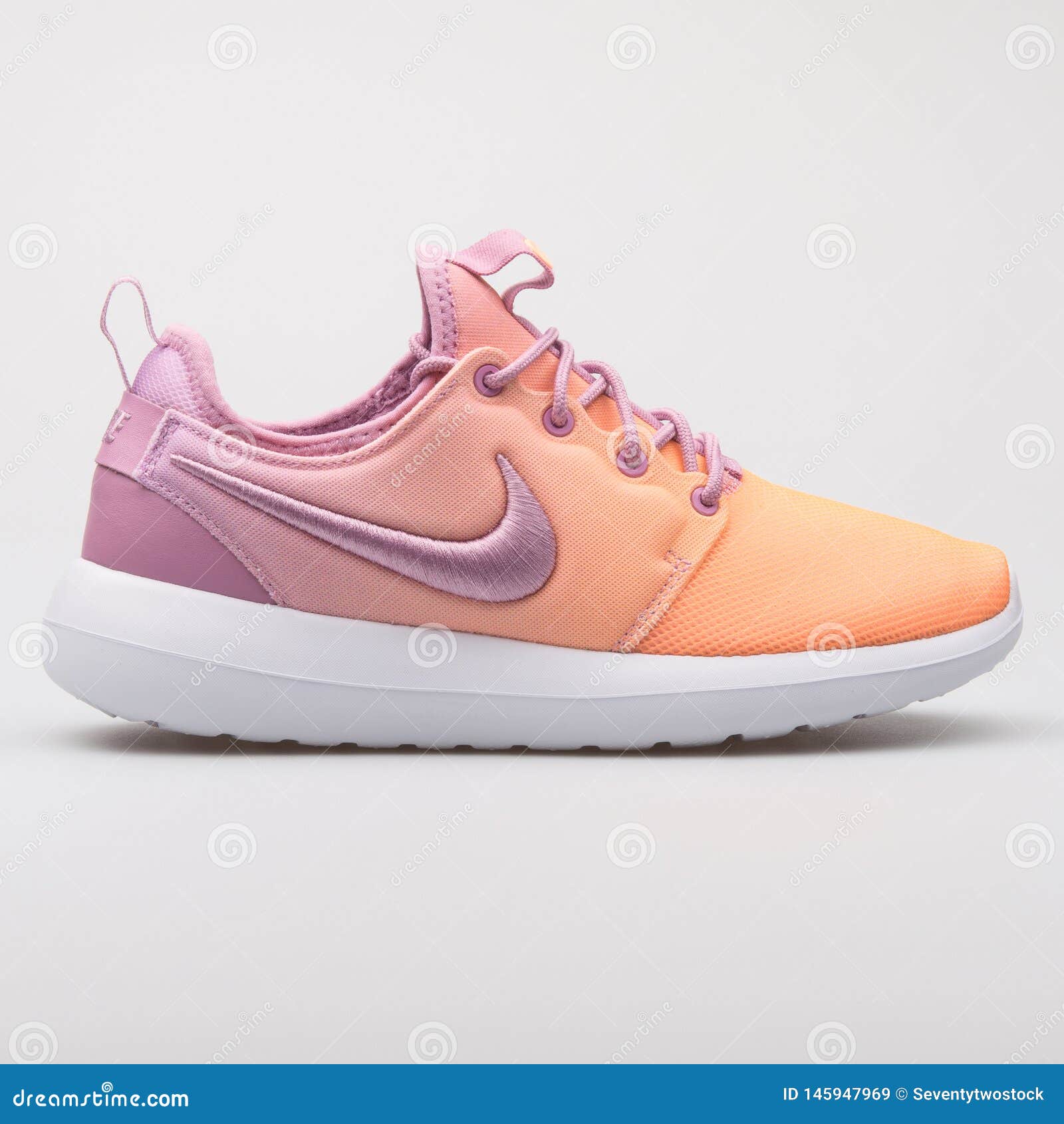 fuego lanza Crítico Nike Roshe Two BR Purple and Orange Sneaker Editorial Stock Image - Image  of life, isolated: 145947969