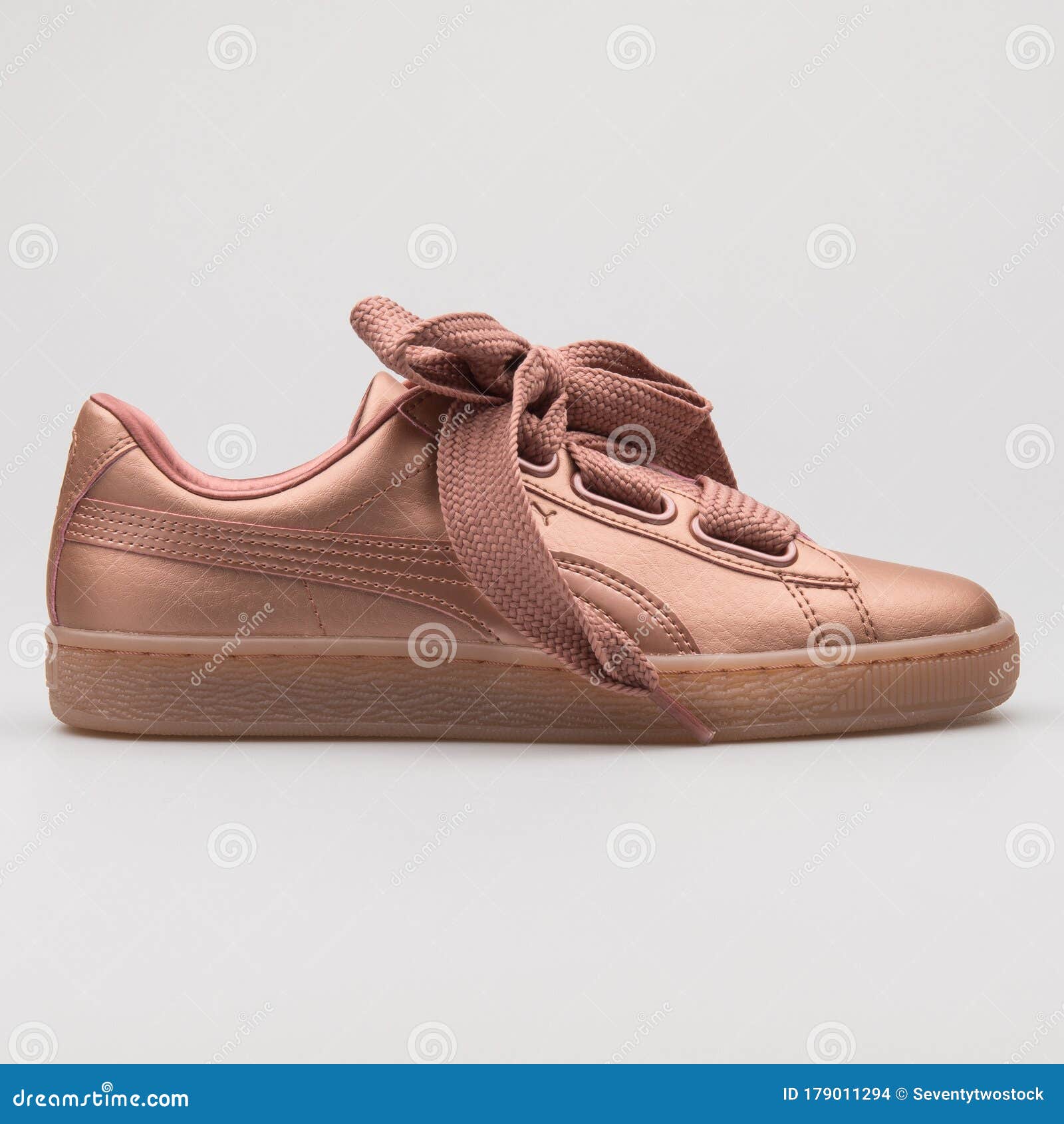 اطفال شرطه Puma Basket Heart Copper Rose Sneaker Editorial Stock Image ... اطفال شرطه