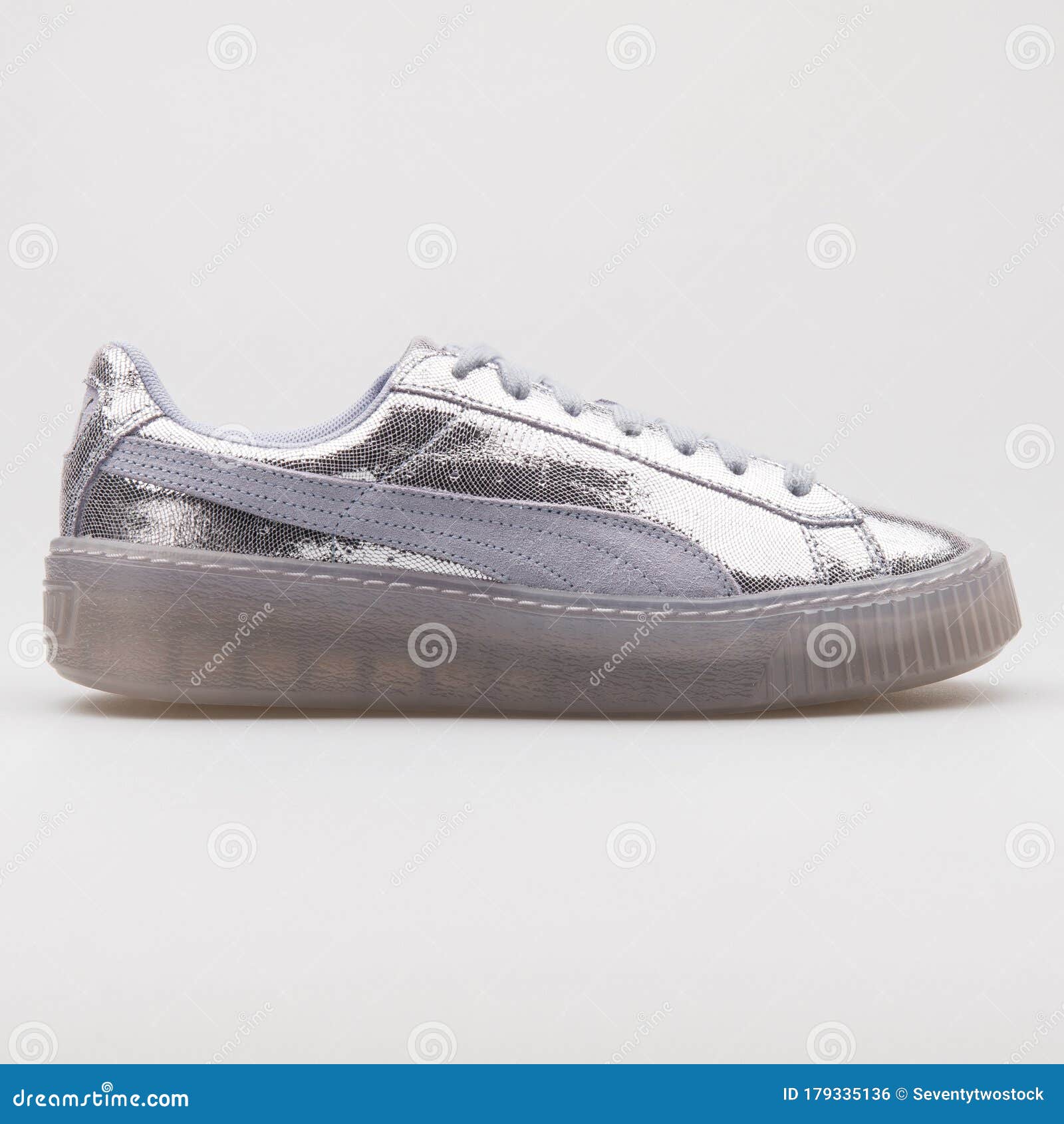 Turbulencia celos más lejos Puma Basket Platform NS Silver Sneaker Editorial Photo - Image of  equipment, fitness: 179335136