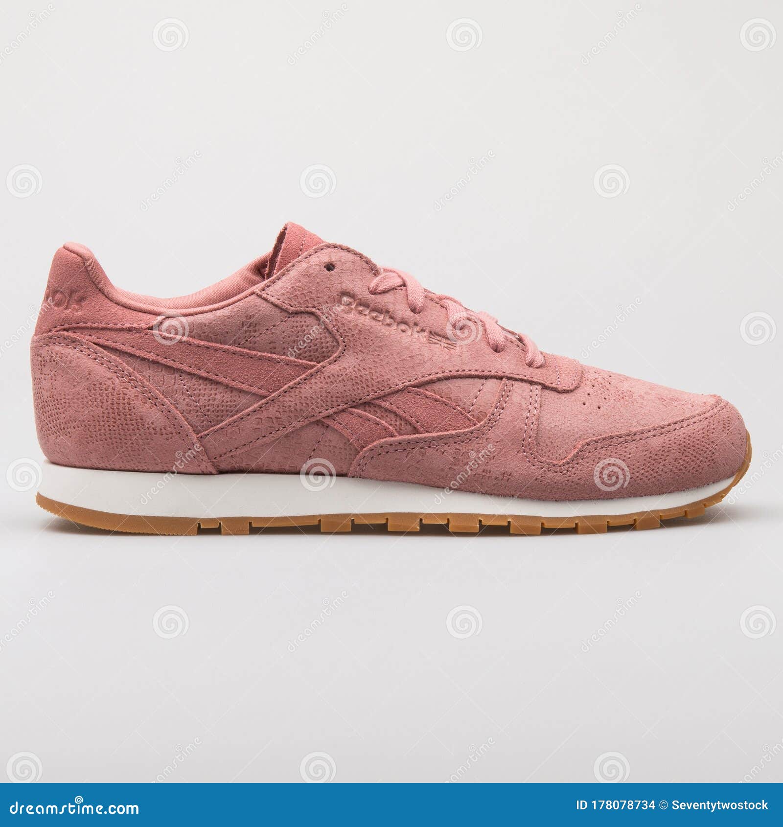 espada Sympton hacer clic Reebok Classic Leather Clean Exotics Pink Sneaker Editorial Stock Image -  Image of running, product: 178078734