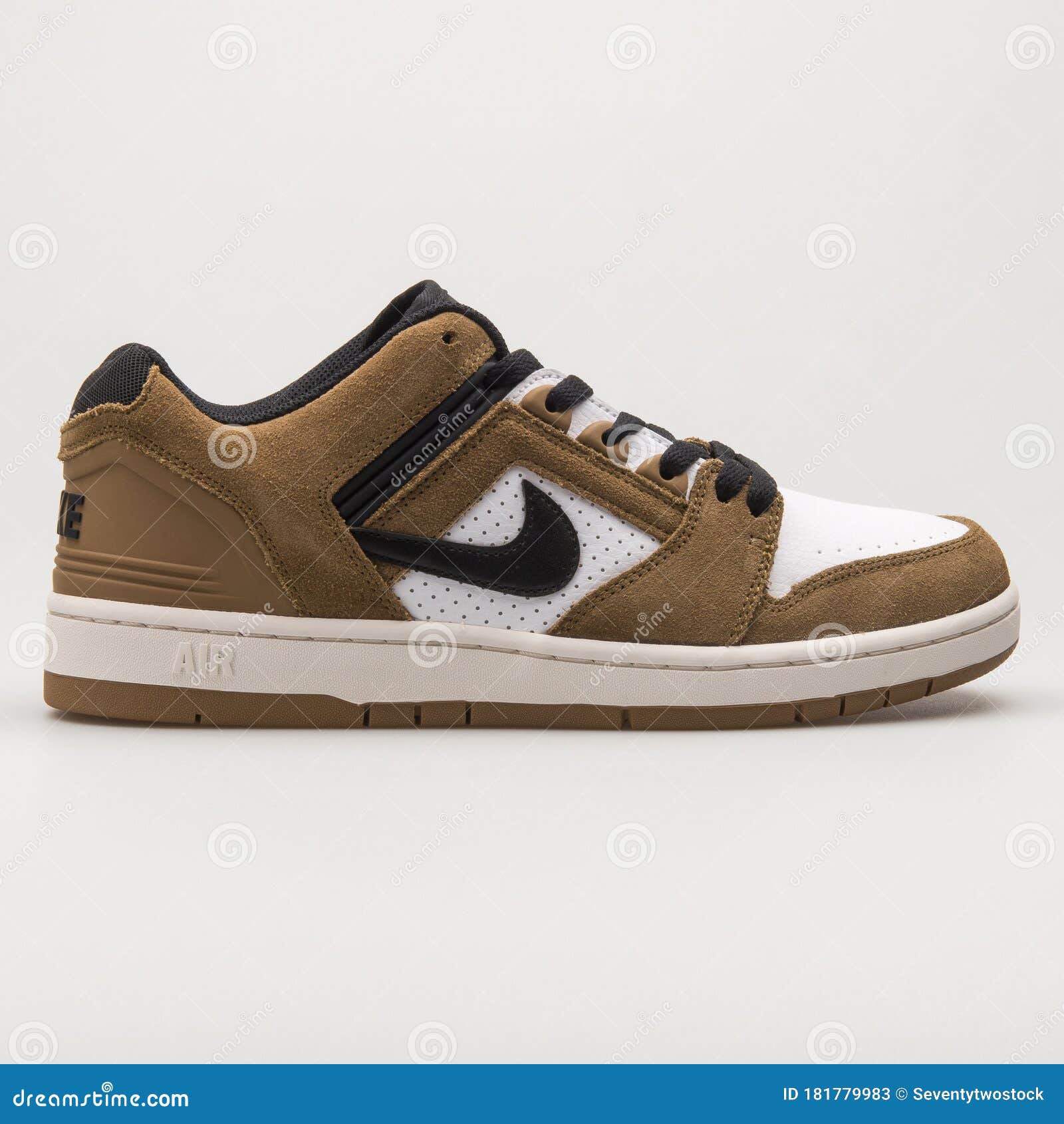 En contra pestaña Luna Nike SB Air Force 2 Low Brown, Black and White Sneaker Editorial Stock  Photo - Image of fitness, equipment: 181779983