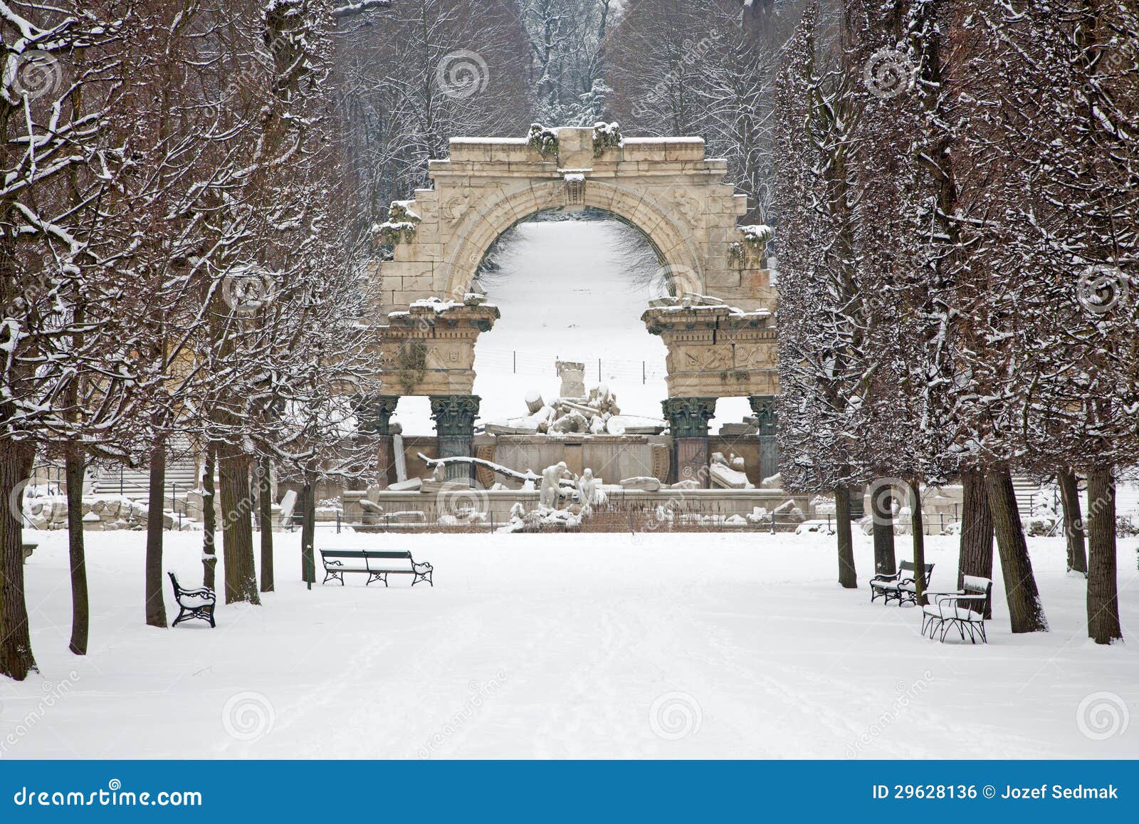 https://thumbs.dreamstime.com/z/vienna-ruins-gardens-schonbrunn-palace-winter-29628136.jpg