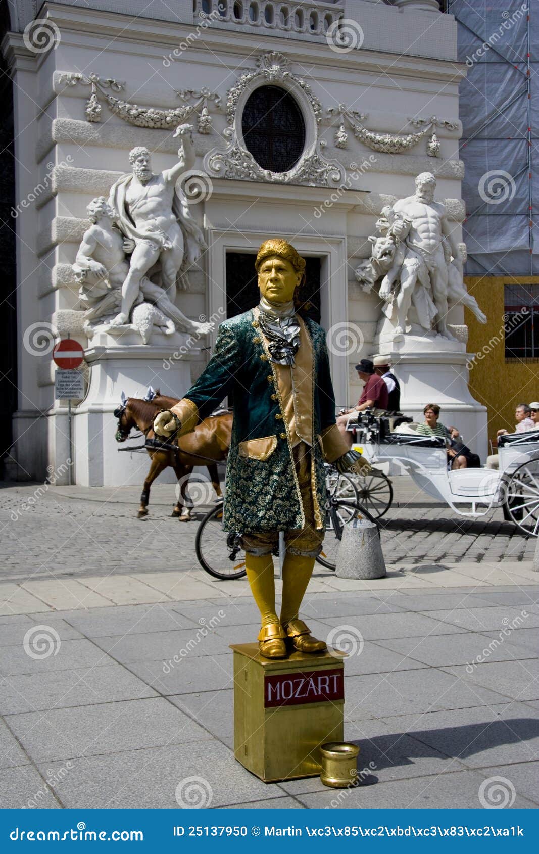 Vienna street artist editorial image. Image of vienna 25137950