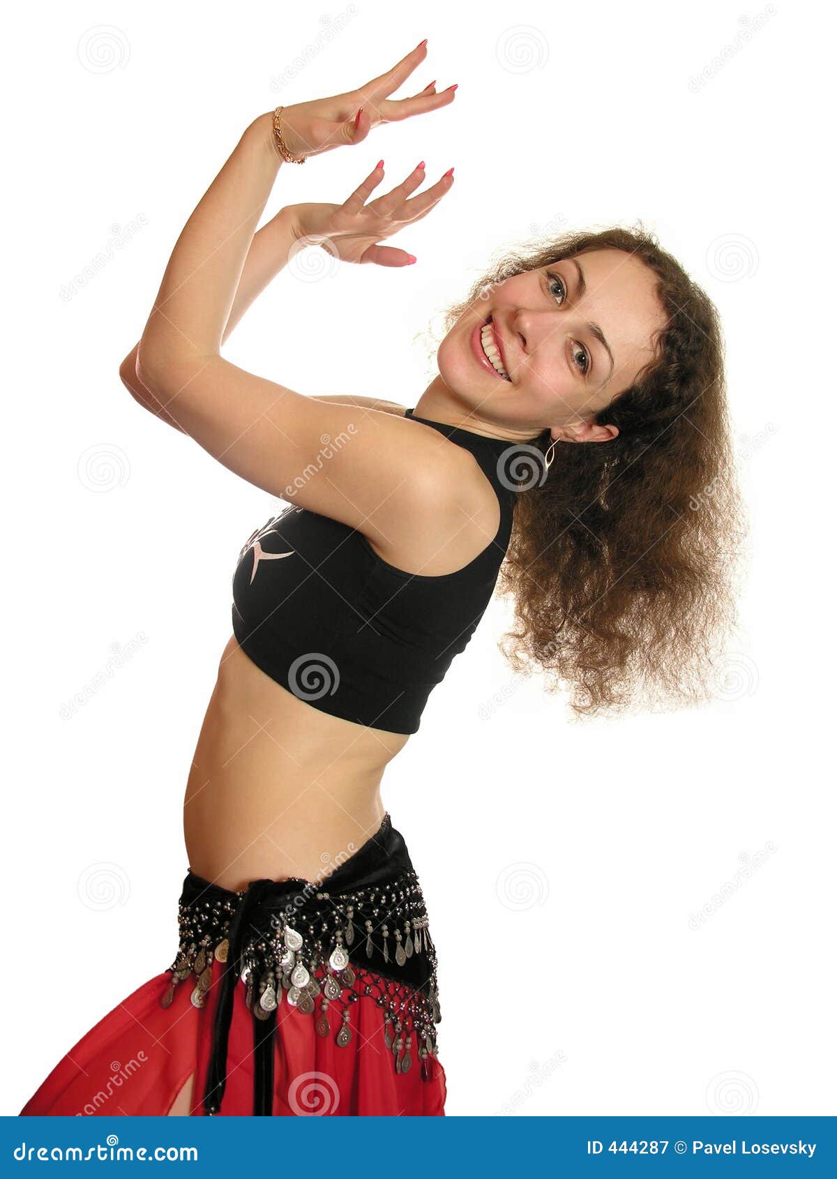 Bella bailarina de danza del vientre en traje rojo celebración velo  colgando hacia atrás, aislado Fotografía de stock - Alamy