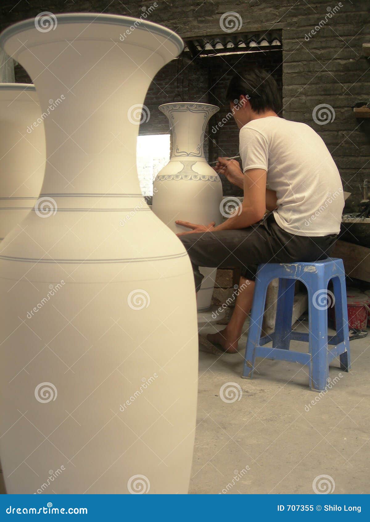 vietnamese ceramics painter