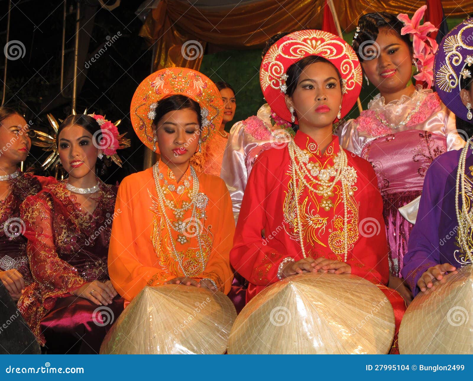 Vietnamese National Costume. Editorial Stock Image - Image of ...