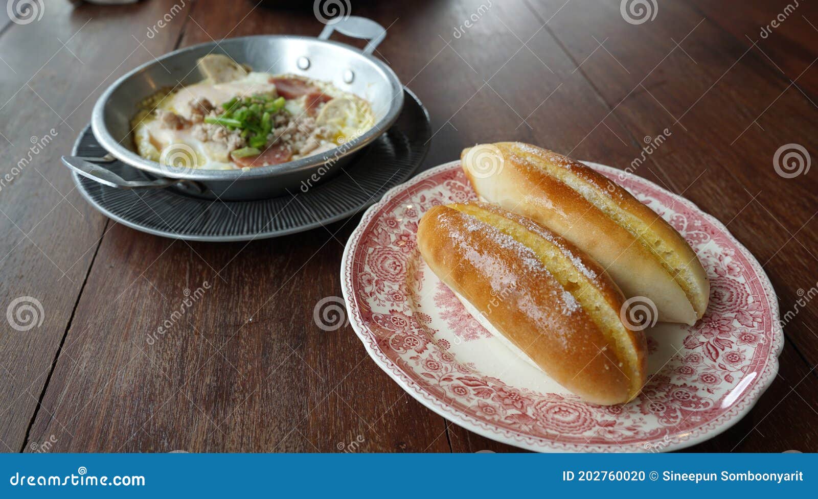 Vietnamese Sandwich Bread Bake with Butter and Sugar for Breakfast