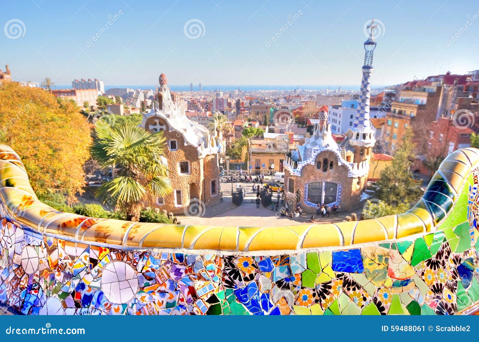 vieuw over the city of barcelona from the park guell