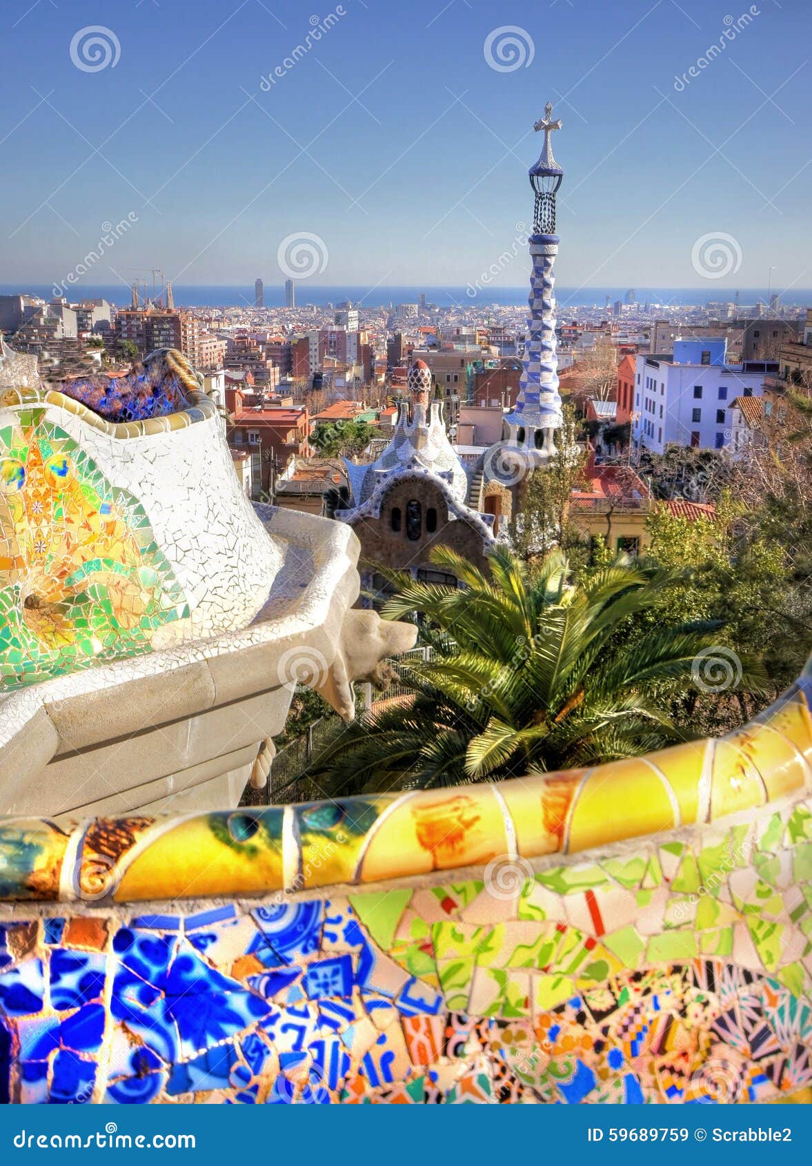 vieuw over the city of barcelona from the park guell