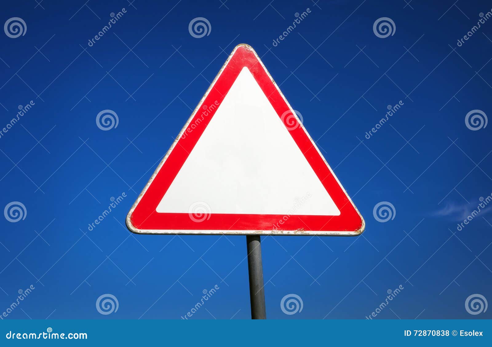 Дорожный знак белый треугольник