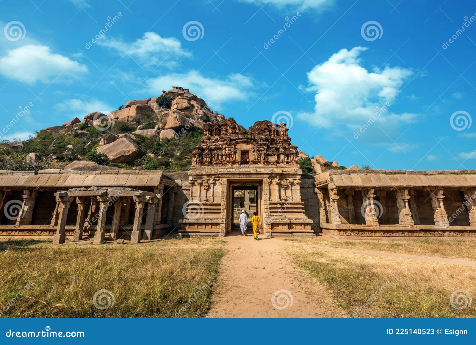 Hampi, Karnataka, India - Nov 3 2022 - Tourists at the Vijaya Vitthala Temple in Hampi which is an iconic monument 21903684 Stock Photo at Vecteezy