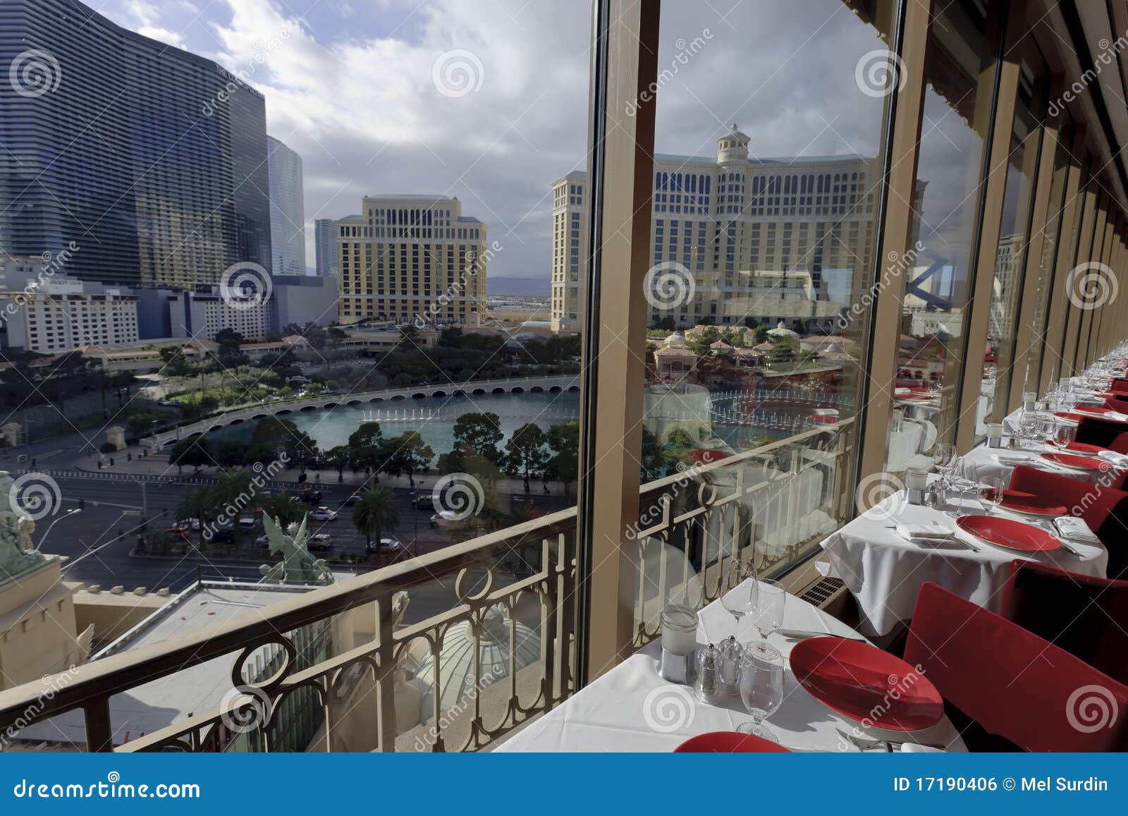 eiffel tower las vegas restaurant view