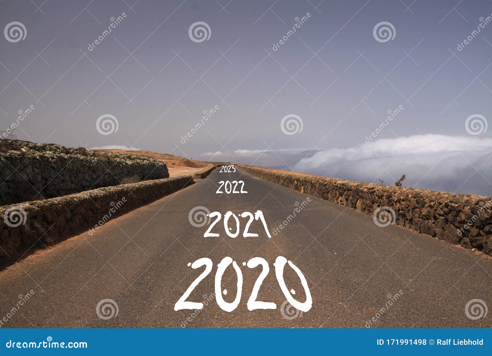 Стоки 2023. Мемы 2021 2022 2023. Мем про 2022 и 2023 год. 2022-2023 Картинка. Мемы 2020 2021 2022.