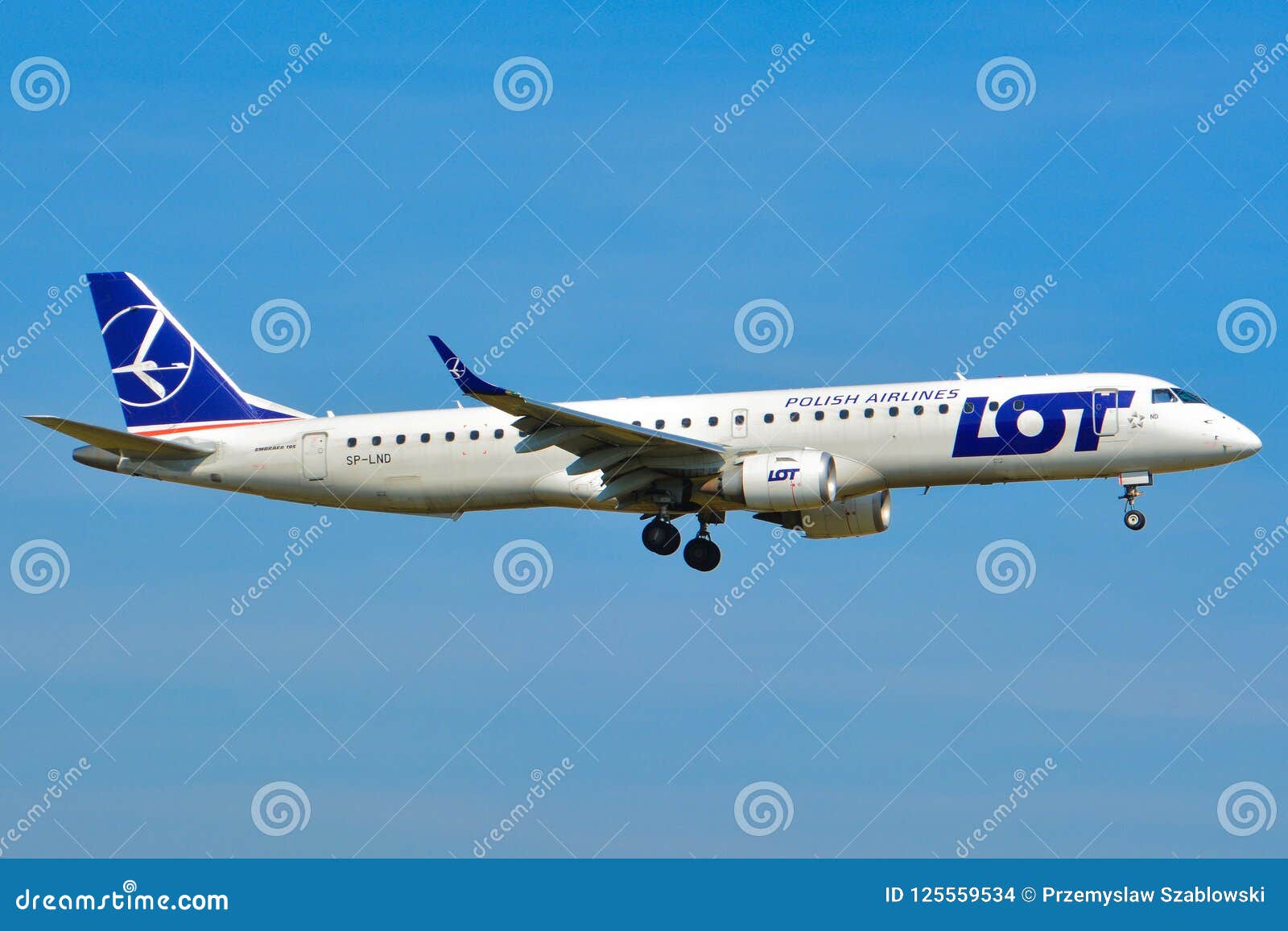 Embraer Erj 195 View Editorial Stock Image Image Of Poland