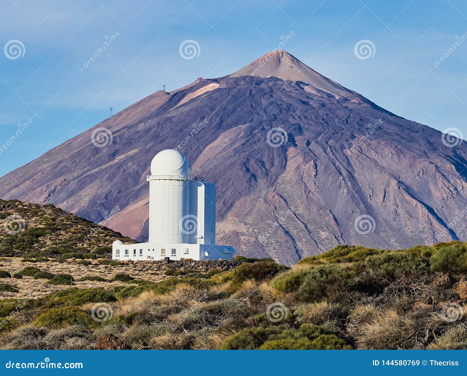 view of the observatory with mount teide to the rear observatorio del teide, tenerife, canary islands, spain