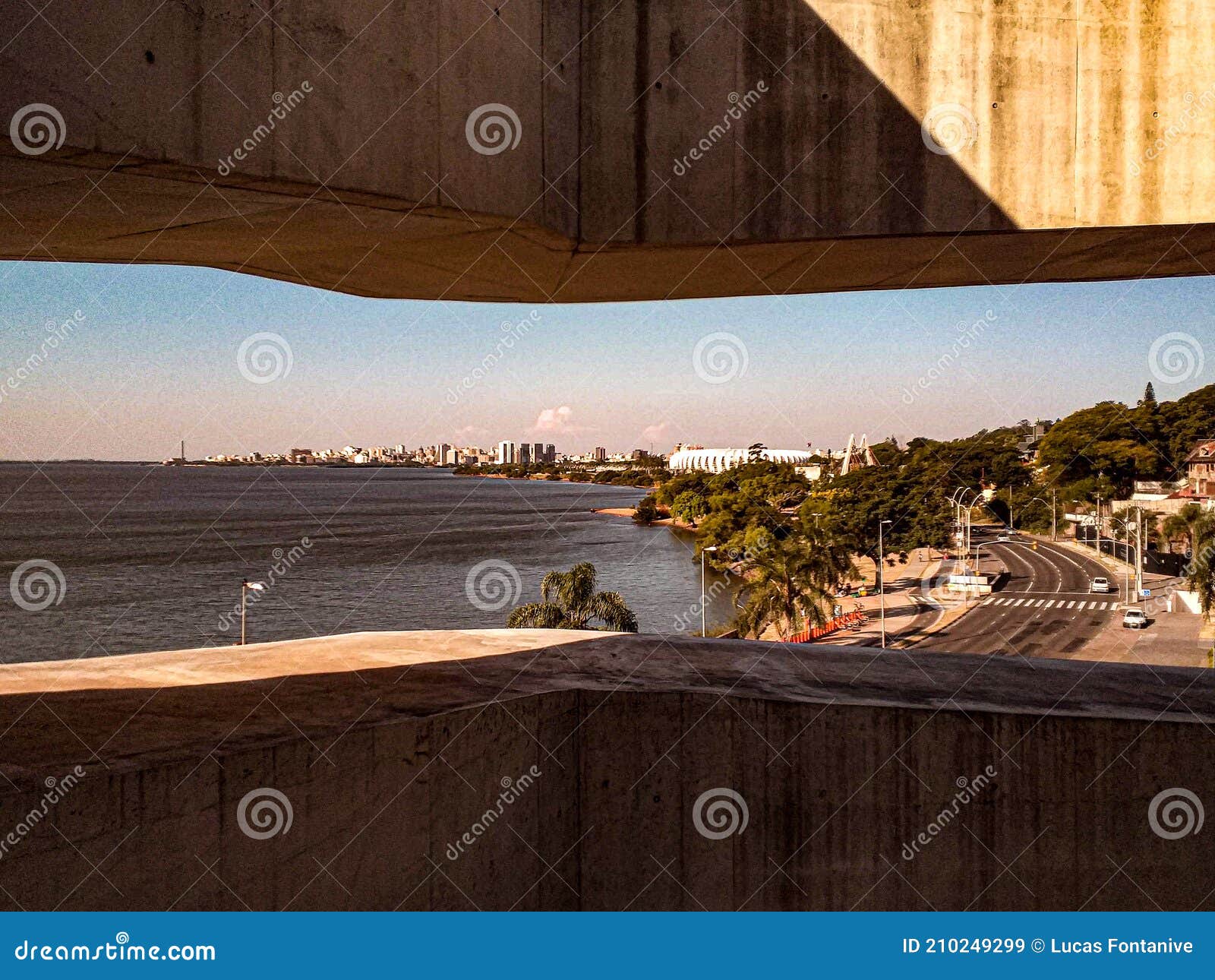 view of porto alegre, by the edge of guaÃÂ­ba