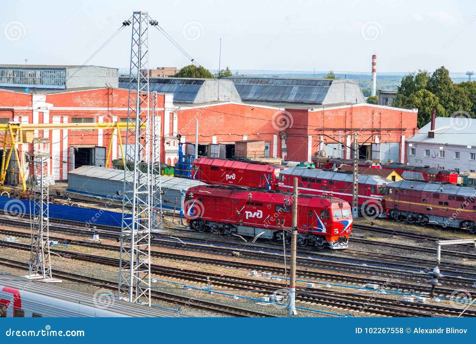 Why the railway track in Russia is wider than in Europe, justify the answer Why the railway track in Russia is wider than in Europe, justify the answer