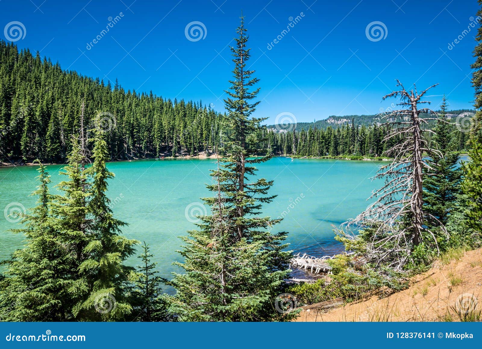 view of sparks lake on the cascade lakes scenic byway in bend oregon in deschutes county.