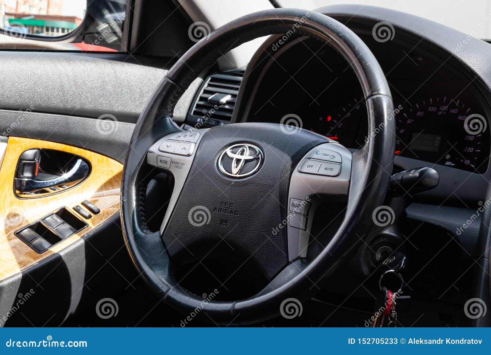 View To The Interior Of Toyota Camry 2006 With Dashboard