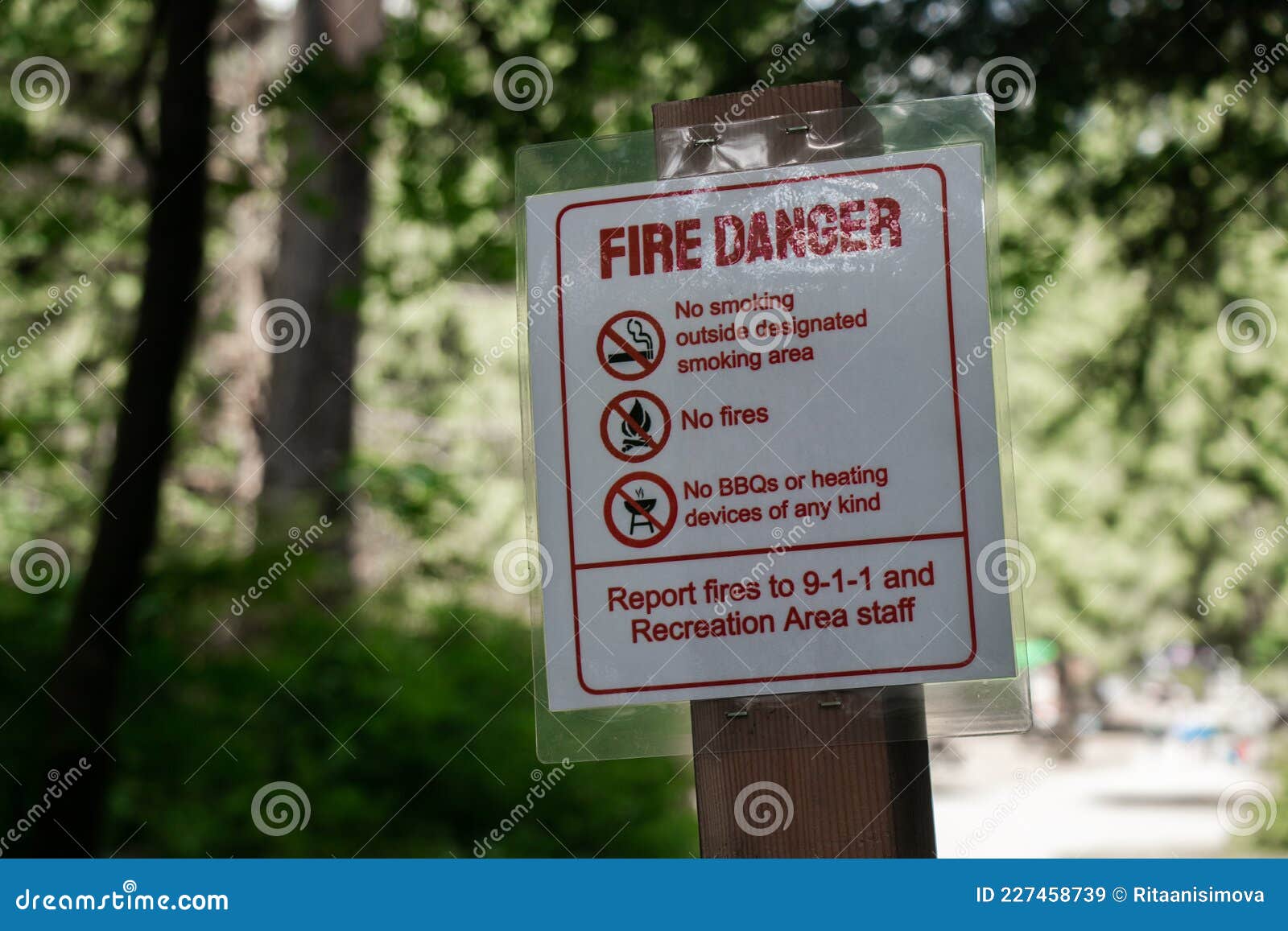 undskyld beviser teater View of Warning Sign Fire Danger at the Entrance of Buntzen Lake Recreation  Area Stock Image - Image of entrance, burn: 227458739