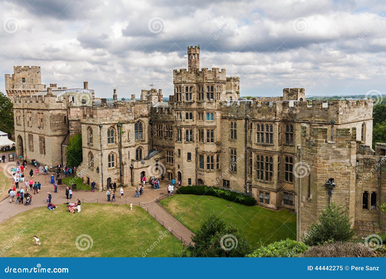 View of Warwick castle editorial image. Image of britain - 44442275, image size:1600x1157