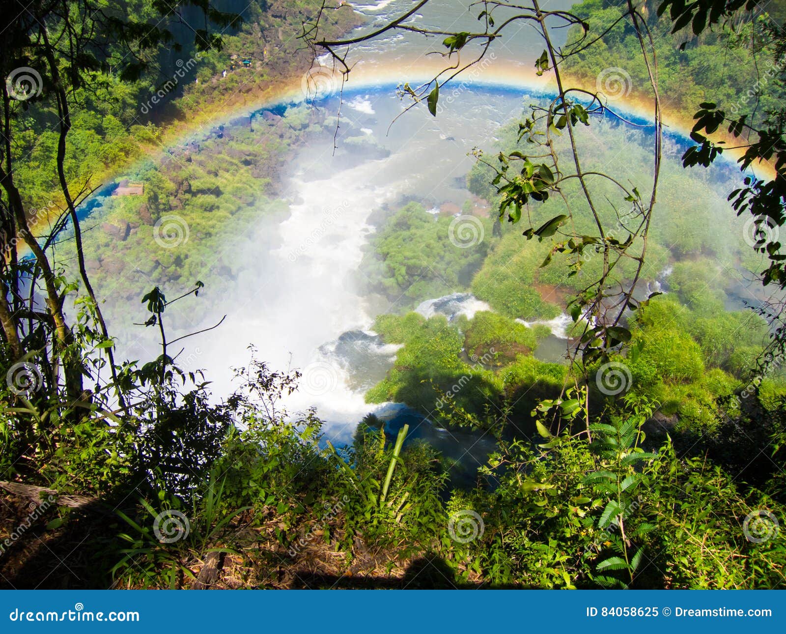 view of the water falls in cataratas del iguazu park