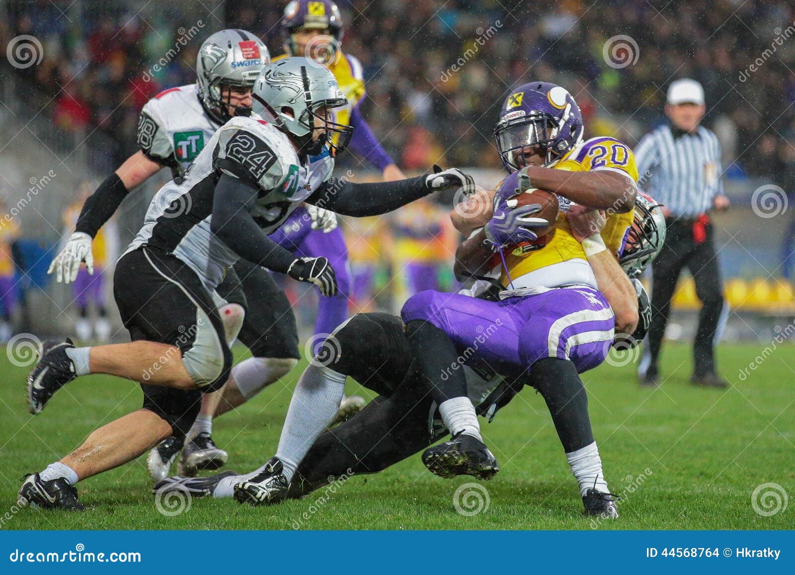 Vikings vs. Raiders editorial stock image. Image of championship 44568764